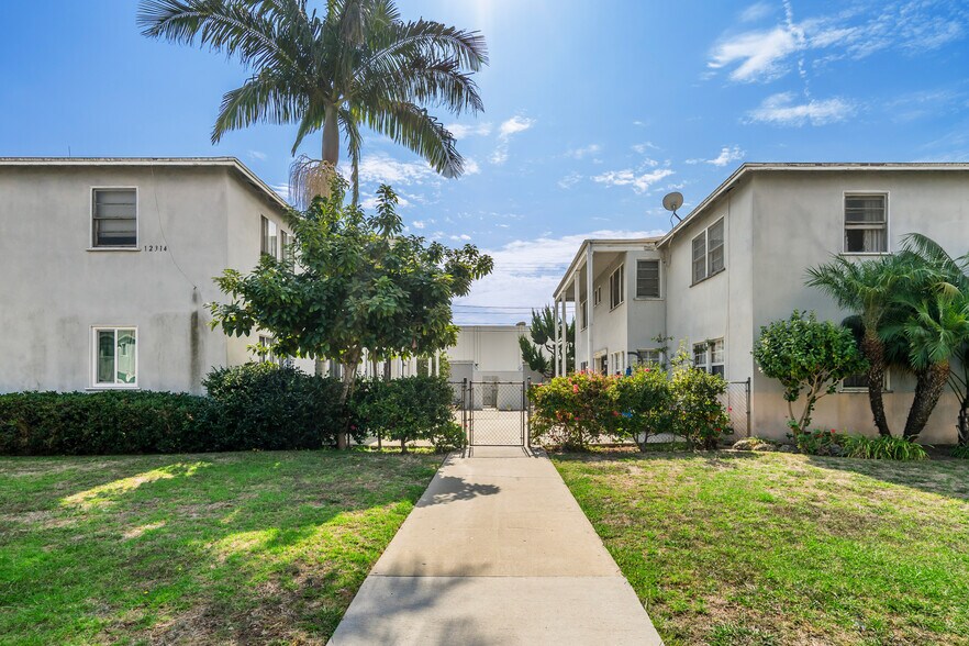 12314 Washington Pl, Los Angeles, CA à vendre - Photo de l’immeuble – Image 2 sur 12