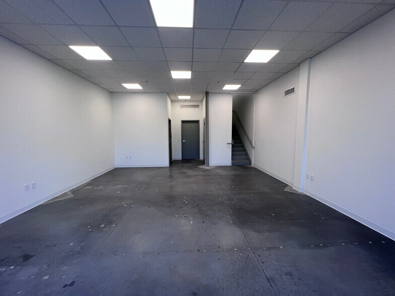 8340 Southpark Cir, Orlando, FL à louer - Photo de l’immeuble – Image 2 sur 8