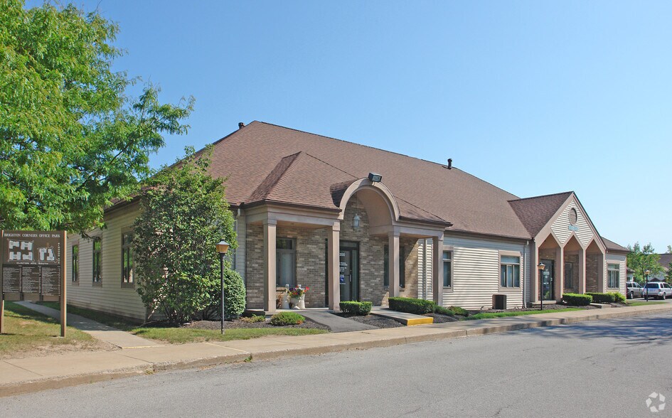 1815 S Clinton Ave, Rochester, NY à louer - Photo principale – Image 1 sur 11