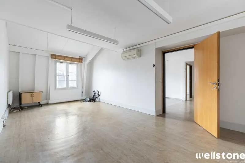 14 Rue Saint-Benoît, Paris à louer Photo intérieure– Image 1 sur 3