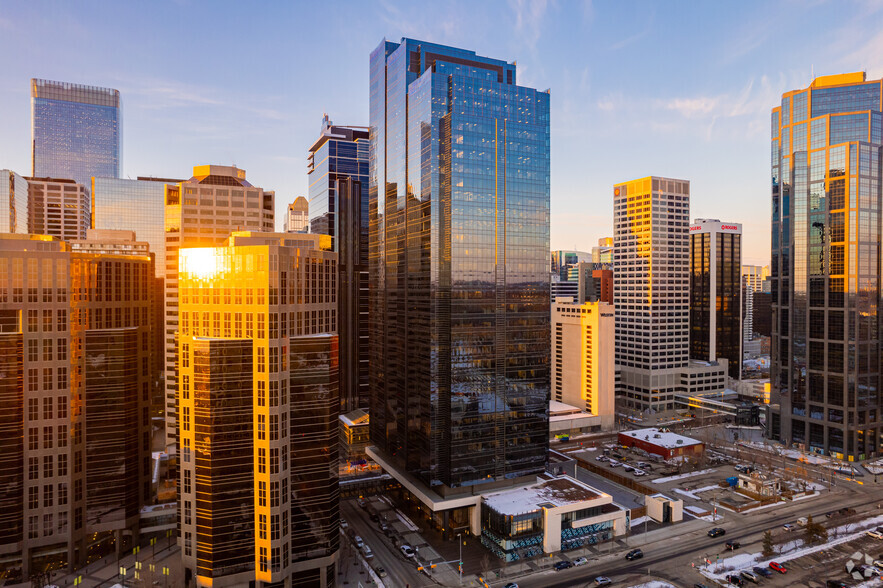 215 2nd St SW, Calgary, AB à louer - Photo de l’immeuble – Image 3 sur 8