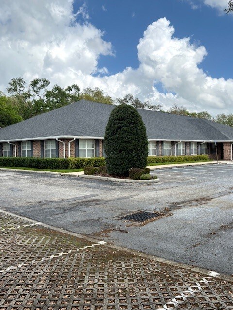 313 W Fletcher Ave, Tampa, FL à louer Photo principale– Image 1 sur 3