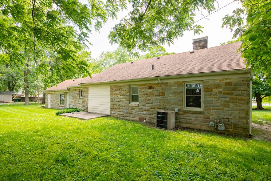 950 W Jefferson St, Franklin, IN à vendre - Photo de l’immeuble – Image 3 sur 26