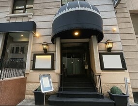 117 W 58th St, New York, NY à louer Photo intérieure– Image 1 sur 3