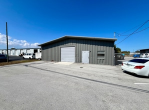 408-412 Farmers Market Rd, Fort Pierce, FL à louer Photo intérieure– Image 1 sur 3