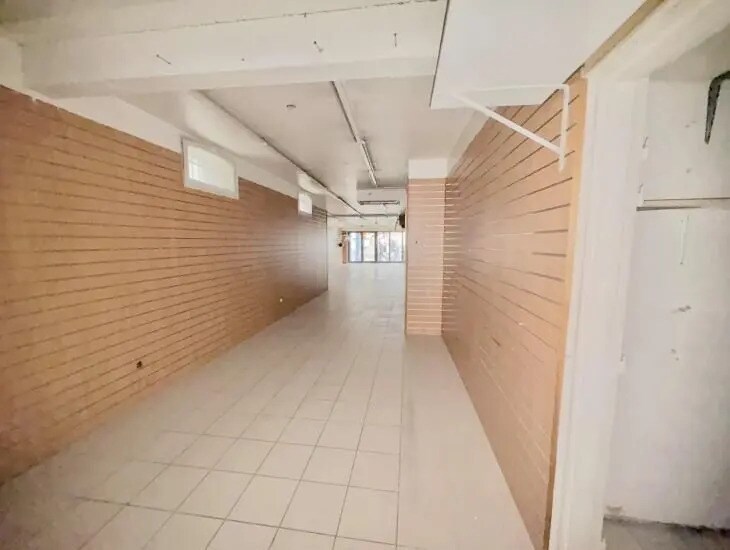 Local commercial dans Paris à louer - Photo de l’immeuble – Image 3 sur 7