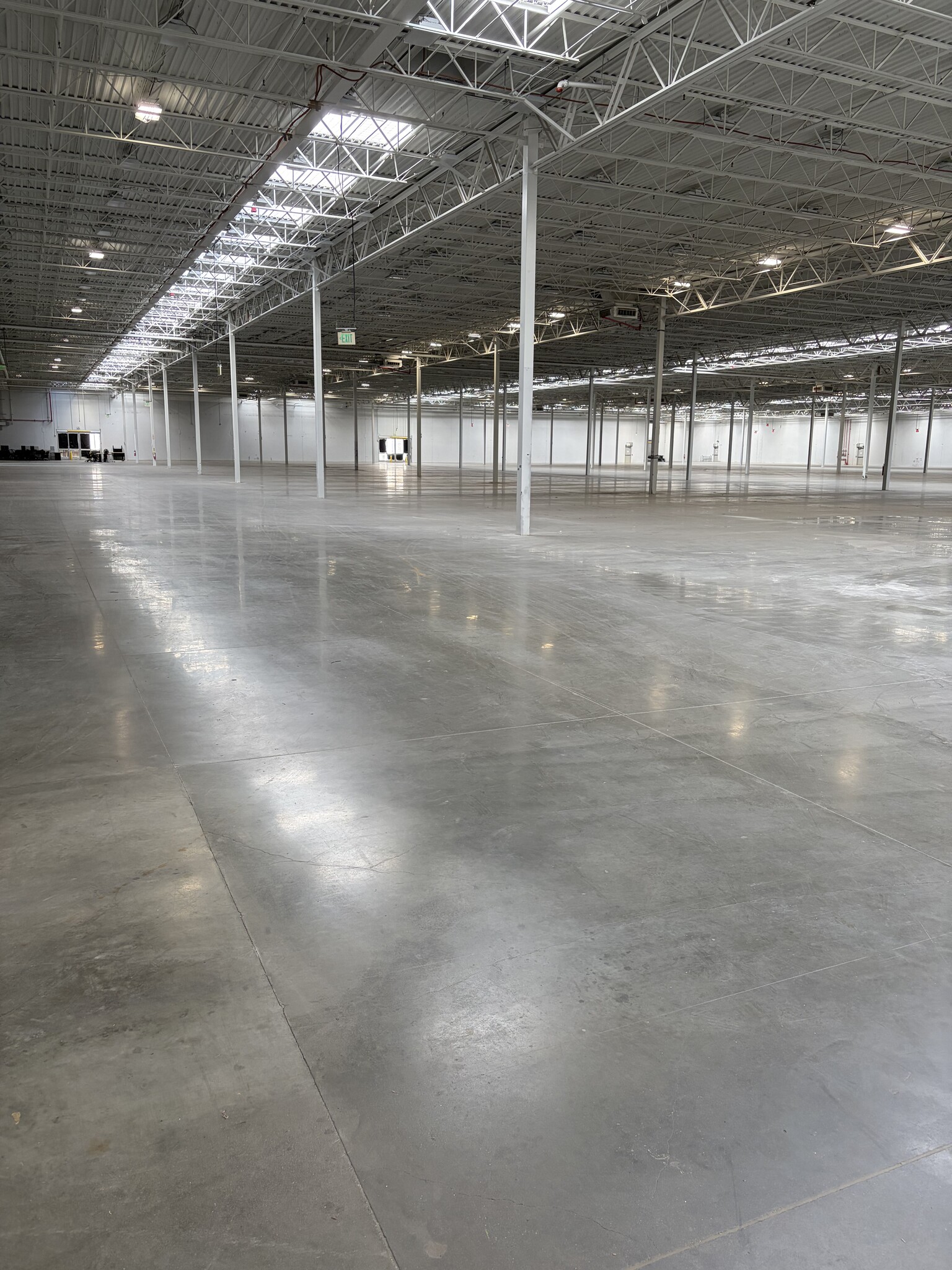 720 Dubuque Ave, South San Francisco, CA à louer Photo intérieure– Image 1 sur 4