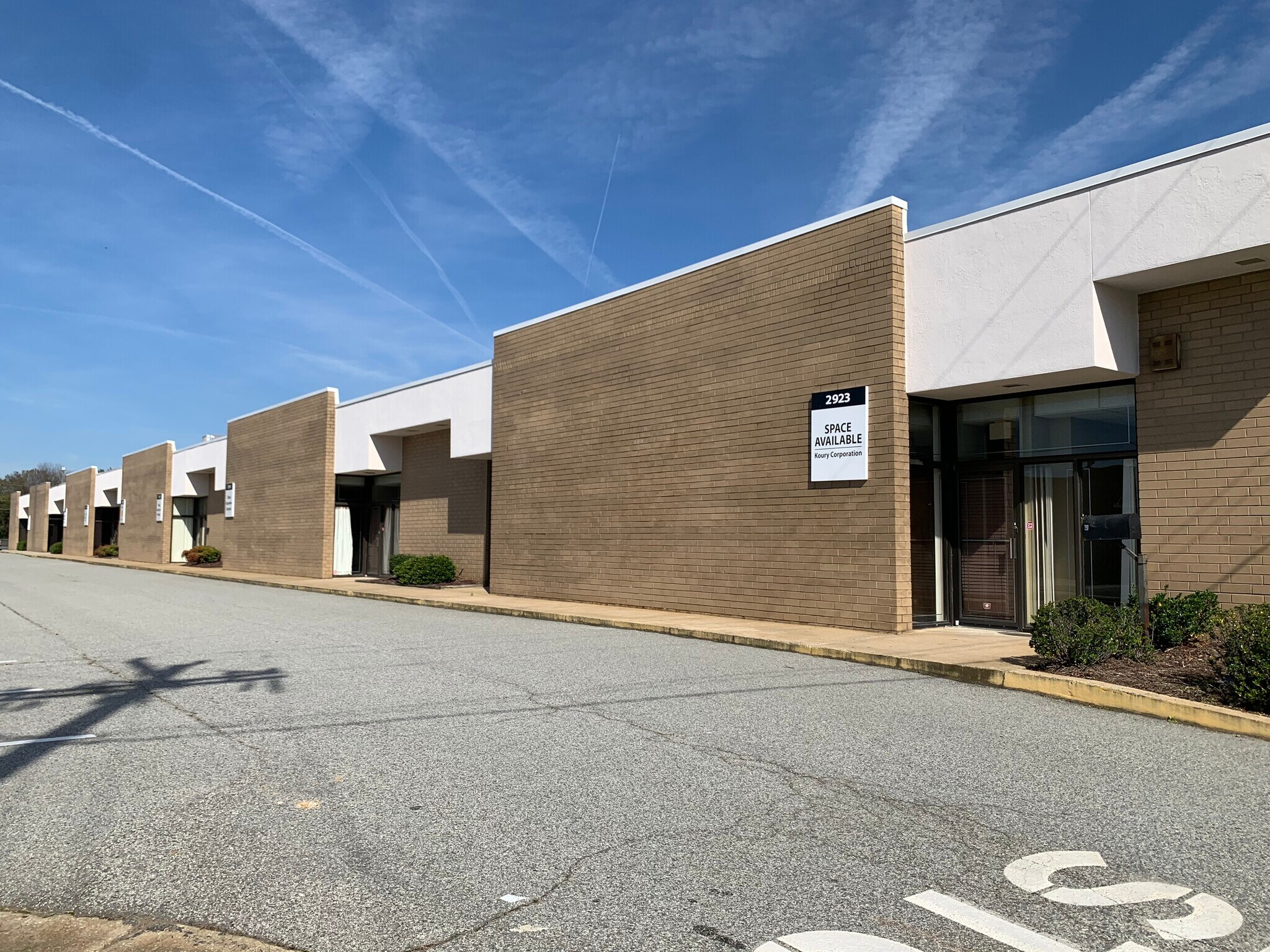 2901-3011 Pacific Ave, Greensboro, NC à louer Photo principale– Image 1 sur 11