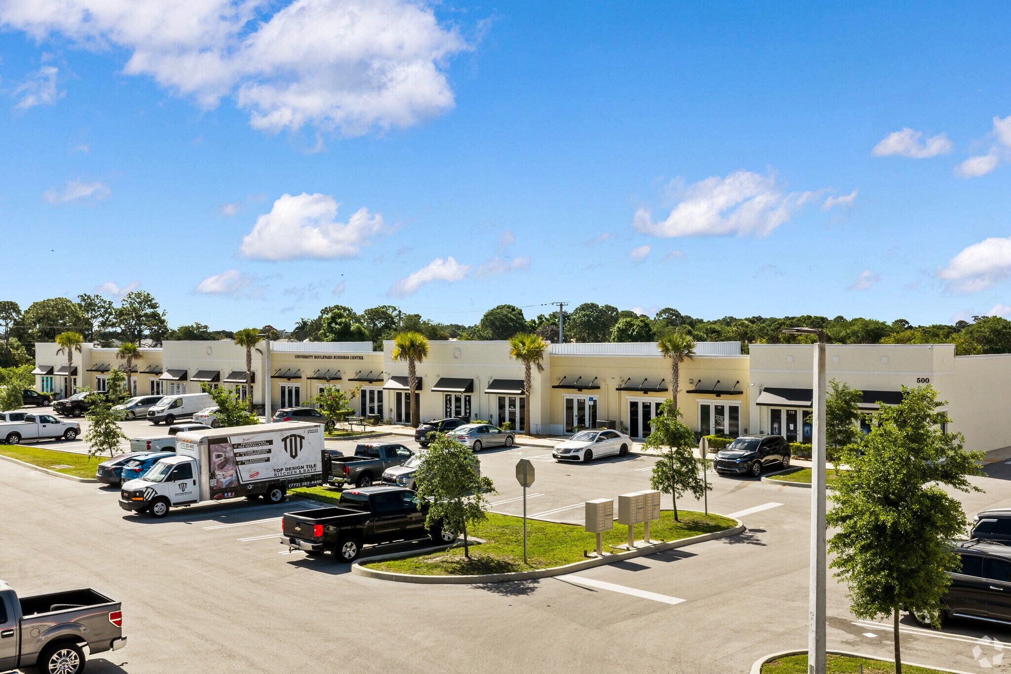 500 NW University Blvd, Port Saint Lucie, FL à louer Photo de l’immeuble– Image 1 sur 23