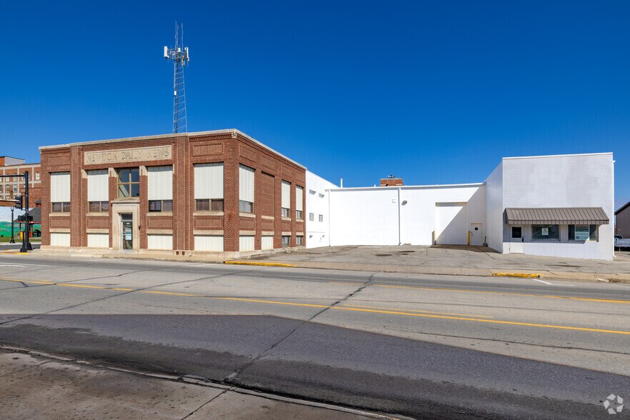 200 1st Ave E, Newton, IA à vendre - Photo principale – Image 1 sur 4