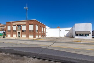 Plus de détails pour 200 1st Ave E, Newton, IA - Bureau à vendre