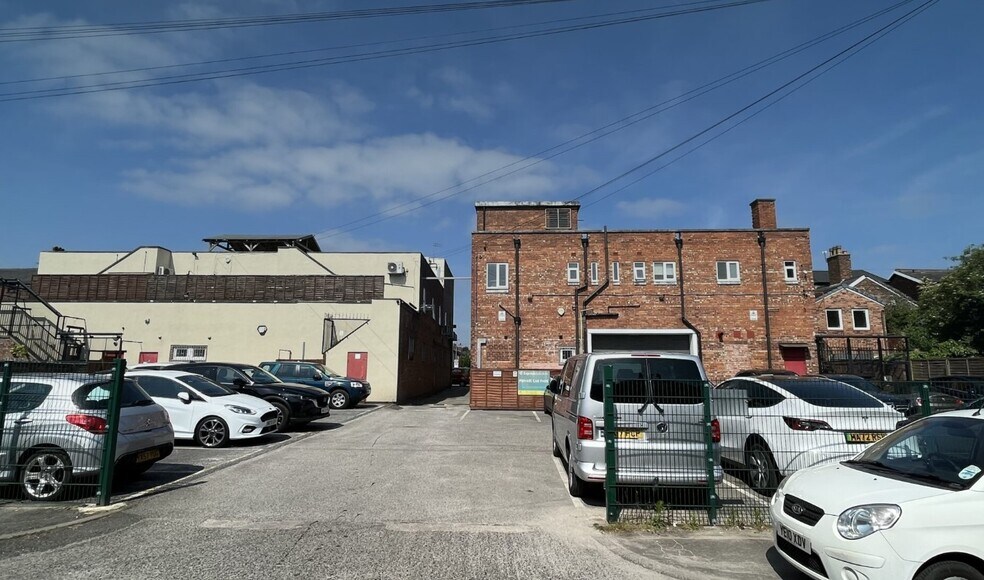 317-319 Palatine Rd, Manchester à louer - Photo de l’immeuble – Image 3 sur 5