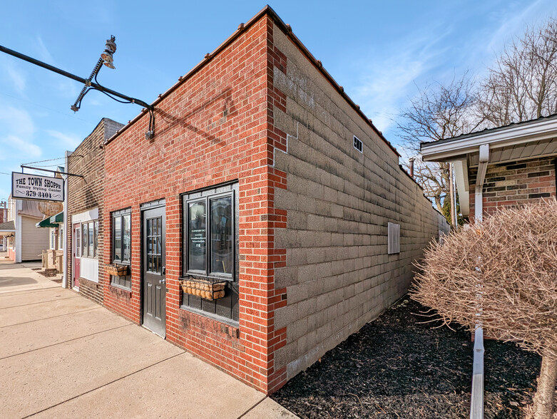 57 N Plank St, Rossville, IN à vendre - Photo de l’immeuble – Image 3 sur 21