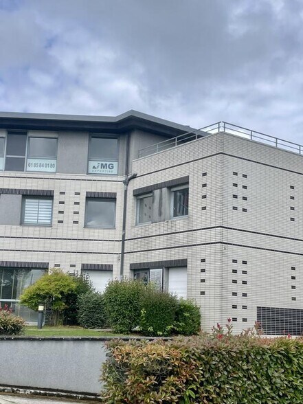 Bureau dans Magny-le-Hongre à louer - Photo de l’immeuble – Image 2 sur 6