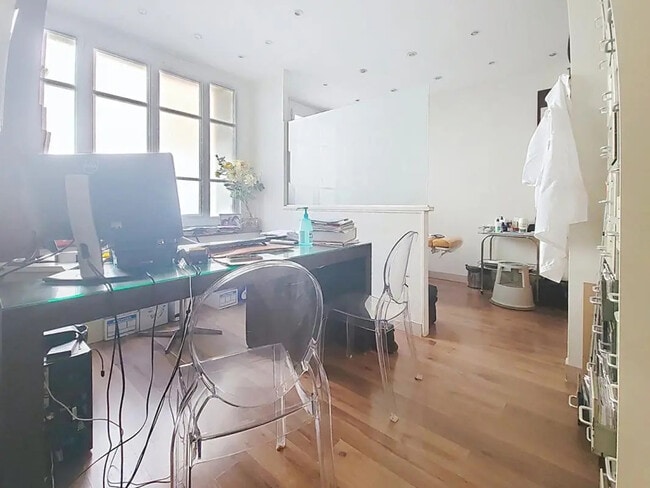 Plus de détails pour Bureau à vendre