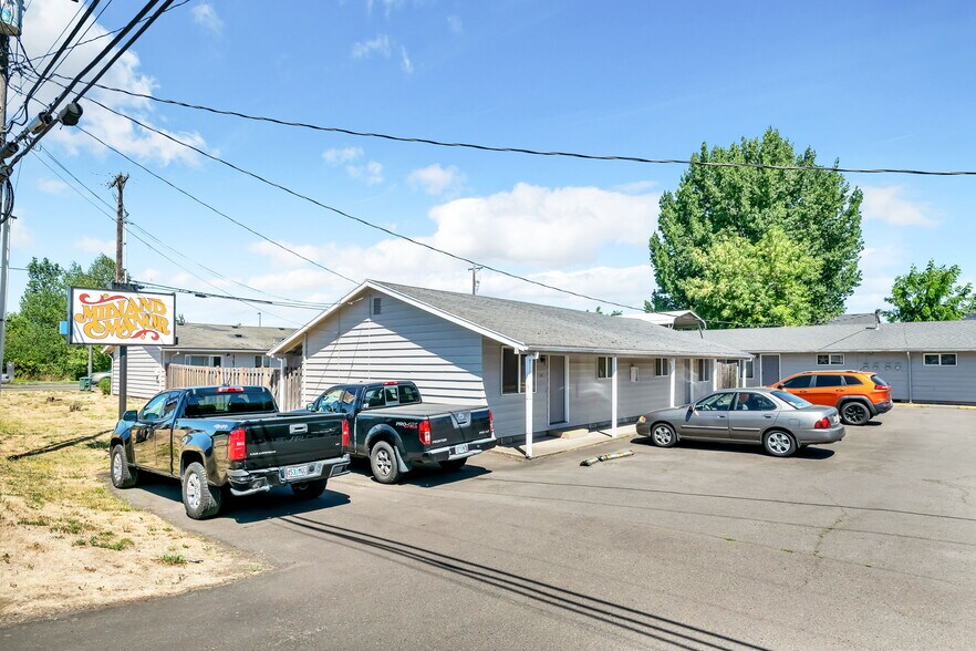 522 N Adair St, Cornelius, OR à vendre - Photo de l’immeuble – Image 2 sur 12