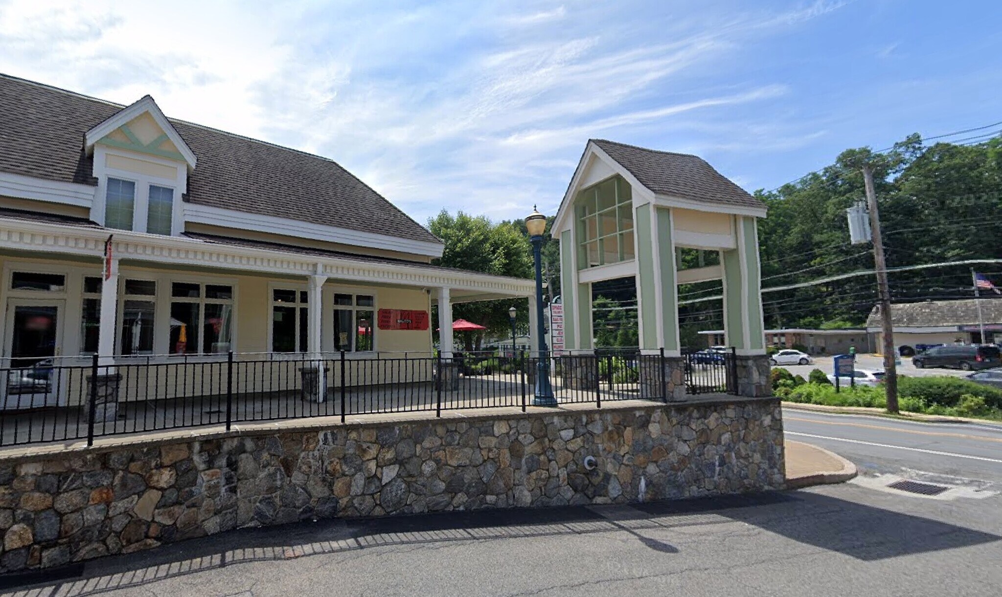 238 Saw Mill River Rd, Millwood, NY à louer Photo de l’immeuble– Image 1 sur 9