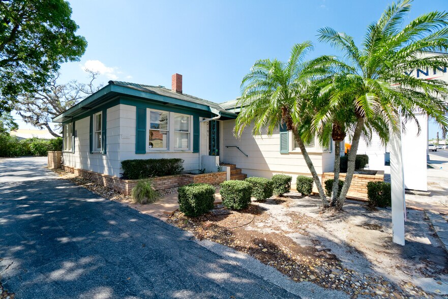 2101 Manatee Ave, Bradenton, FL à vendre - Photo de l’immeuble – Image 1 sur 5