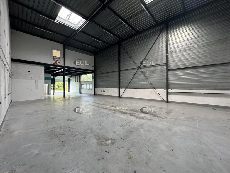 Local d’activités dans Massy à louer - Photo de l’immeuble – Image 2 sur 4