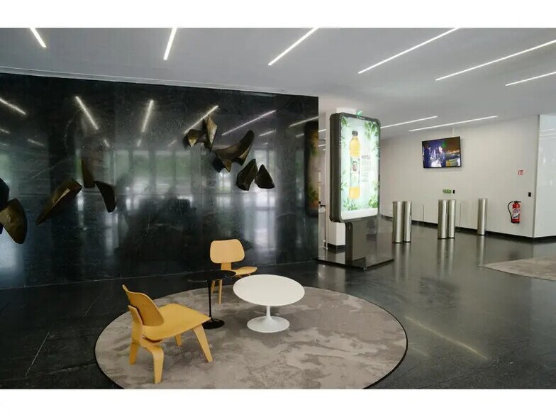 Bureau dans Neuilly-sur-Seine à louer - Photo de l’immeuble – Image 2 sur 13