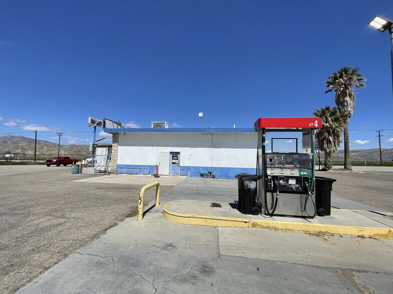4909 Perkins Rd, New Cuyama, CA à vendre - Photo de l’immeuble – Image 3 sur 5