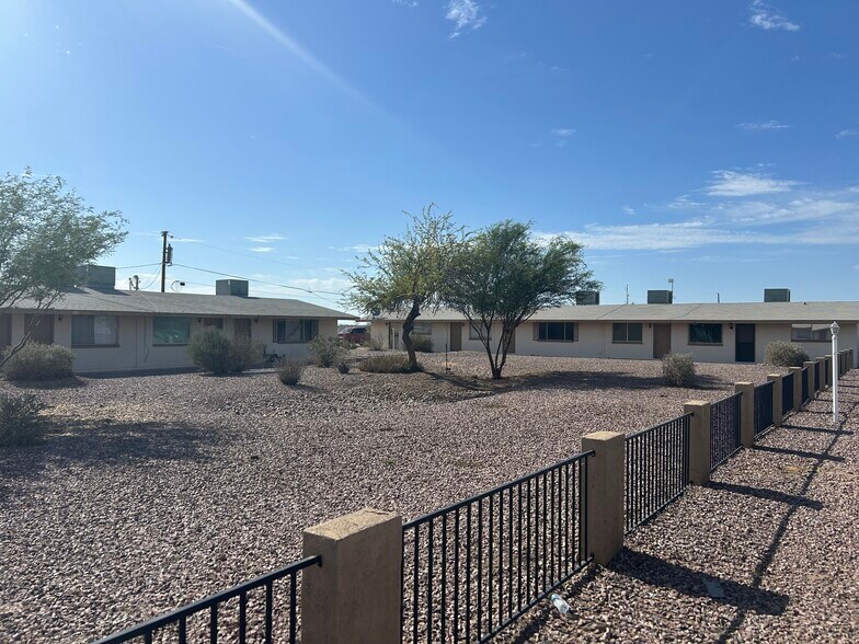 4220 N Granada Dr, Eloy, AZ à vendre - Photo de l’immeuble – Image 2 sur 9