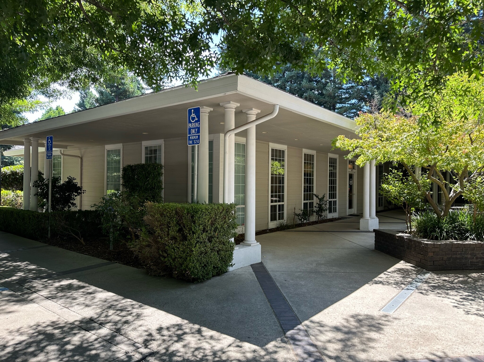 643-649 W East Ave, Chico, CA à louer Photo de l’immeuble– Image 1 sur 3