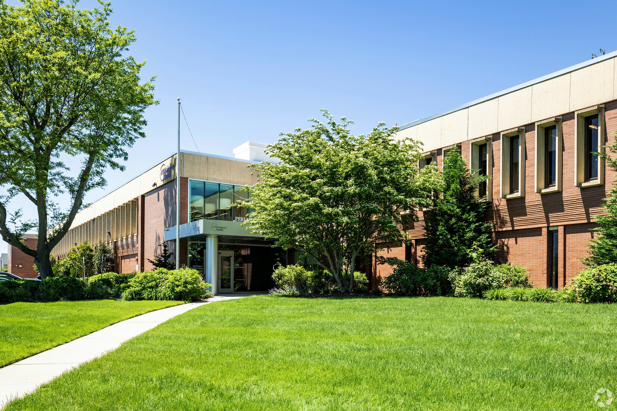 789 Park Ave, Huntington, NY à louer Photo principale– Image 1 sur 11