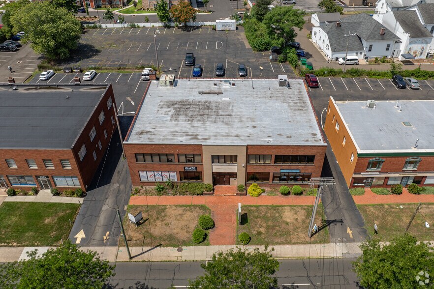 2340 Whitney Ave, Hamden, CT à vendre - Photo de l’immeuble – Image 3 sur 6
