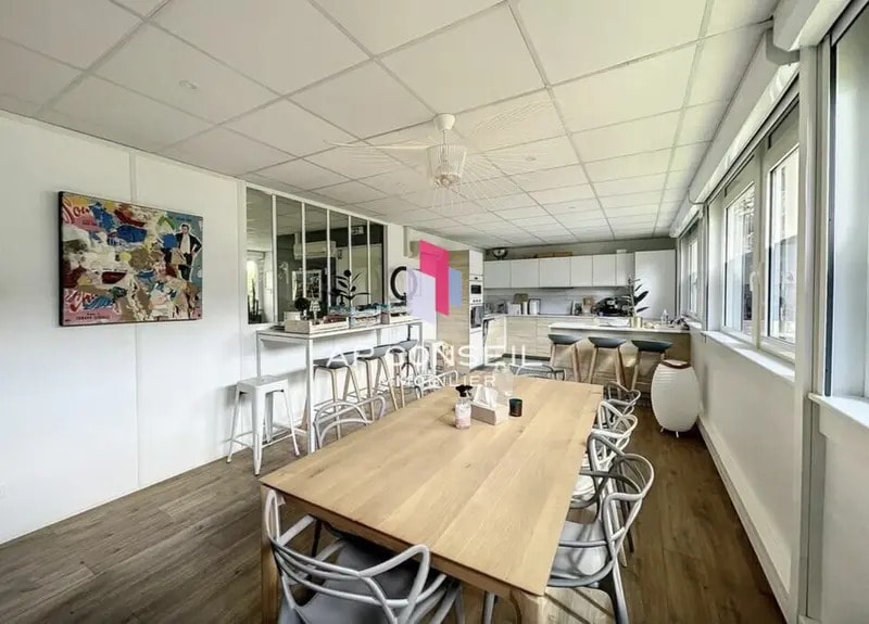 Bureau dans Versailles à louer - Photo de l’immeuble – Image 2 sur 7