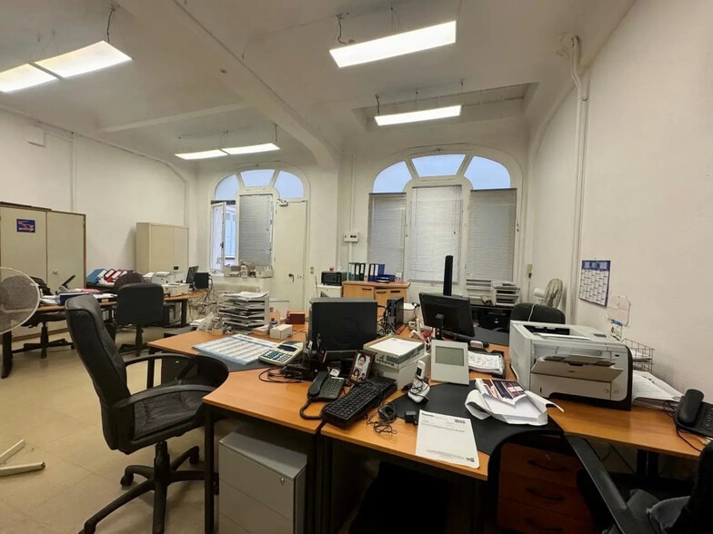94 Rue Saint-Lazare, Paris à louer - Photo de l’immeuble – Image 3 sur 5