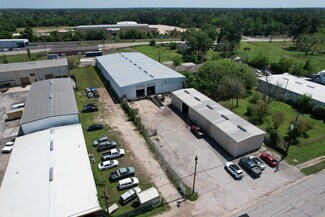 Plus de détails pour 628 S Frazier St, Conroe, TX - Industriel/Logistique à vendre