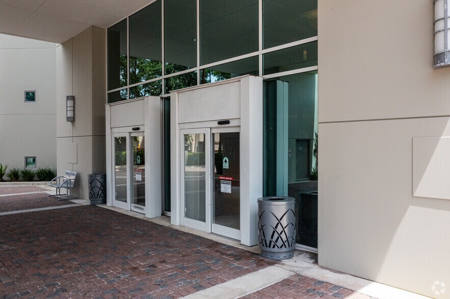 999 Vanderbilt Beach Rd, Naples, FL à louer - Photo de l’immeuble – Image 2 sur 34