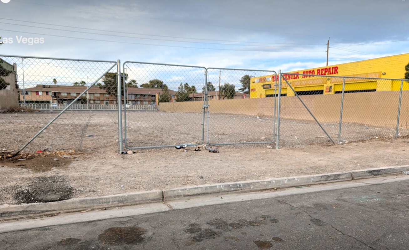 4835 East Charelston Blvd, Las Vegas, NV à vendre Photo principale– Image 1 sur 3