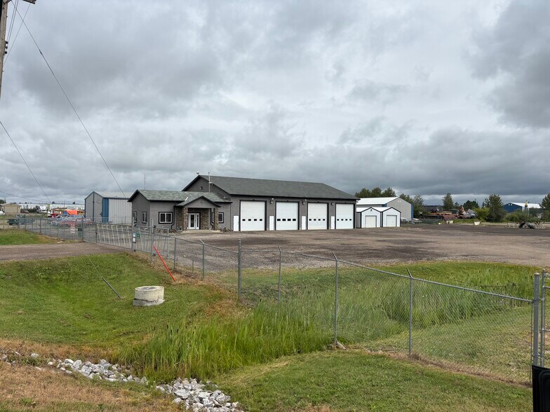 60 Madison St, Spruce Grove, AB à louer - Photo de l’immeuble – Image 1 sur 21