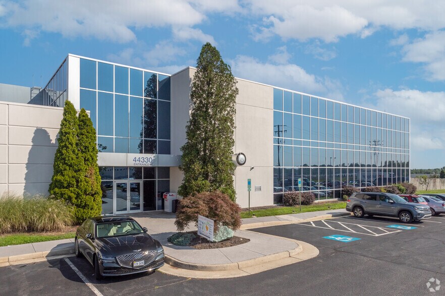 44330 Mercure Cir, Dulles Town Center, VA à louer - Photo de l’immeuble – Image 2 sur 9