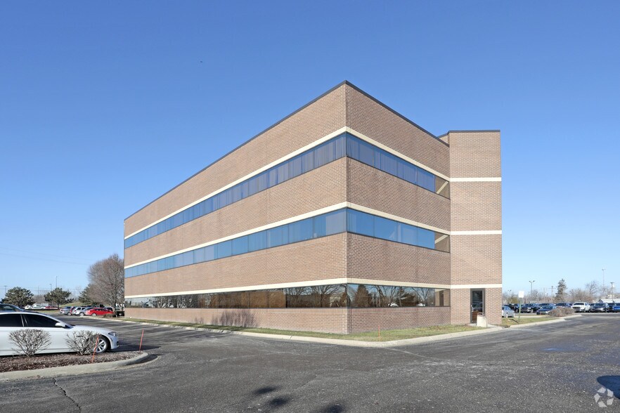 38600 Van Dyke Ave, Sterling Heights, MI à louer - Photo de l’immeuble – Image 2 sur 8