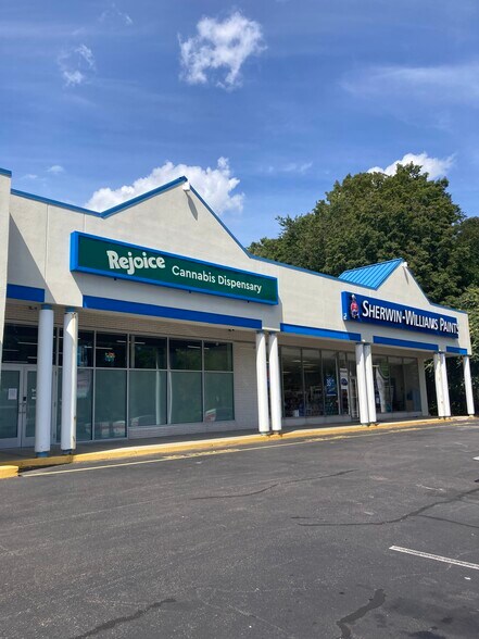 411-431 W Main St, Norwich, CT à louer - Photo de l’immeuble – Image 3 sur 6