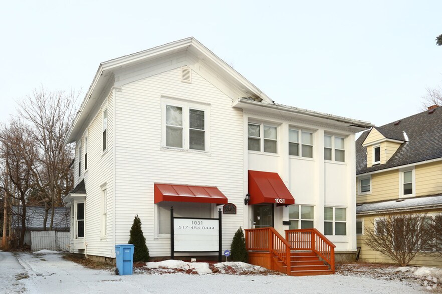 1031 N Washington Ave, Lansing, MI à louer - Photo de l’immeuble – Image 2 sur 30