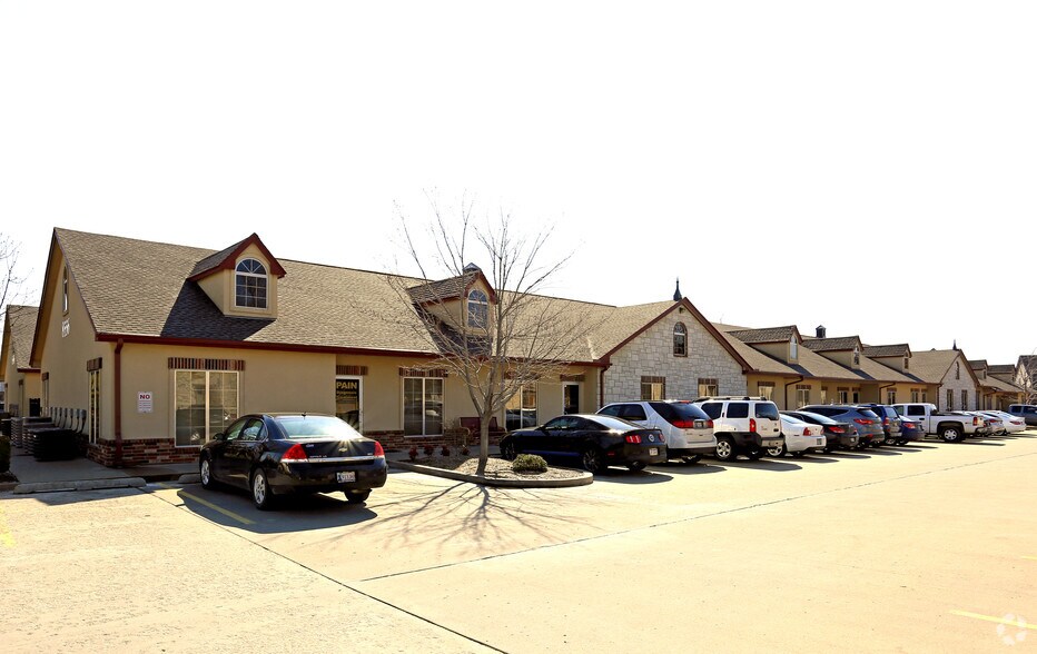 8556 E 101st St, Tulsa, OK à louer - Photo de l’immeuble – Image 2 sur 7