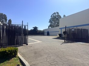 11042 Forest Pl, Santa Fe Springs, CA à louer Photo de l’immeuble– Image 2 sur 3