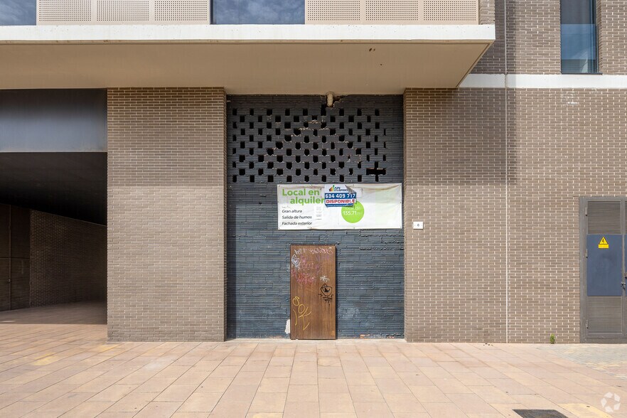 Carrer Ángeles Santos, 10, L'Hospitalet de Llobregat, Barcelona à louer - Photo de l’immeuble – Image 3 sur 4