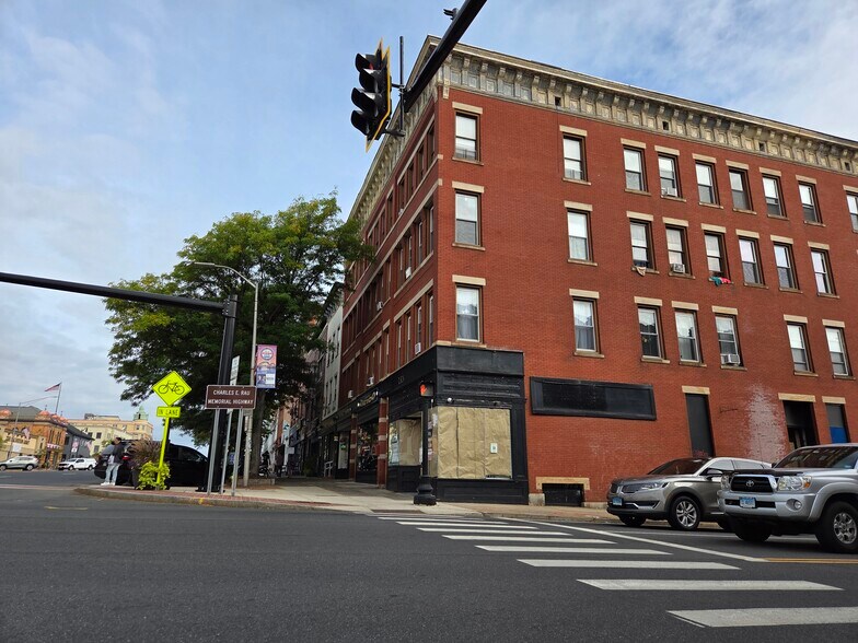 460-470 Main St, Middletown, CT à louer - Photo de l’immeuble – Image 3 sur 6