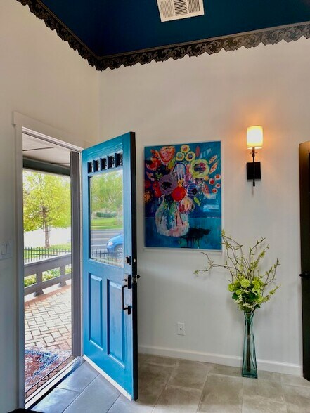 213 E Olive Ave, Redlands, CA à louer - Photo de l’immeuble – Image 3 sur 9