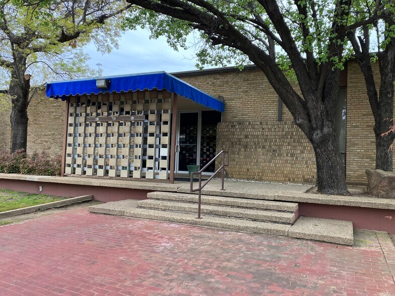 2630 E Lamar Blvd, Arlington, TX à louer - Photo de l’immeuble – Image 2 sur 16