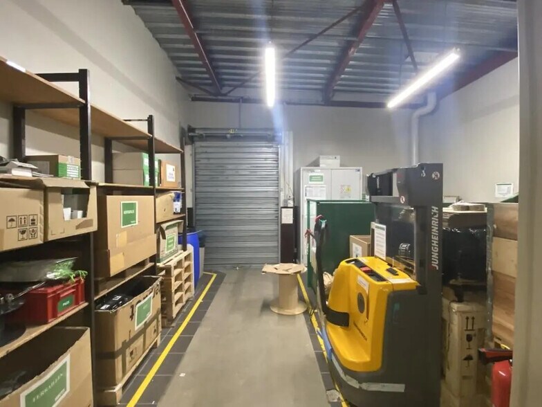 Bureau dans Bois-Guillaume à louer - Photo de l’immeuble – Image 3 sur 7