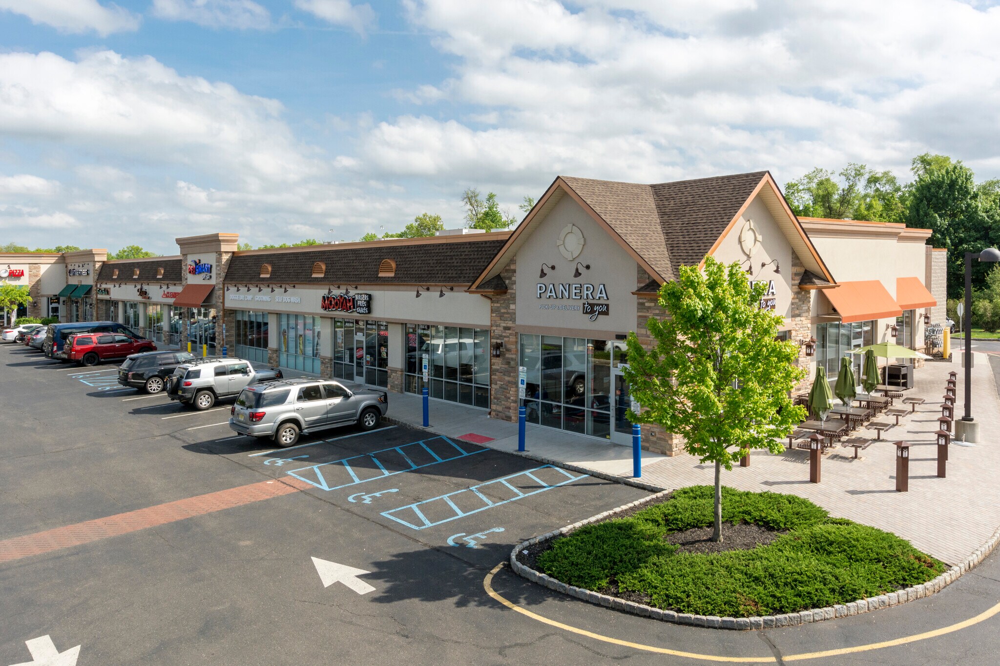 435 Elizabeth Ave, Somerset, NJ à louer Photo principale– Image 1 sur 14