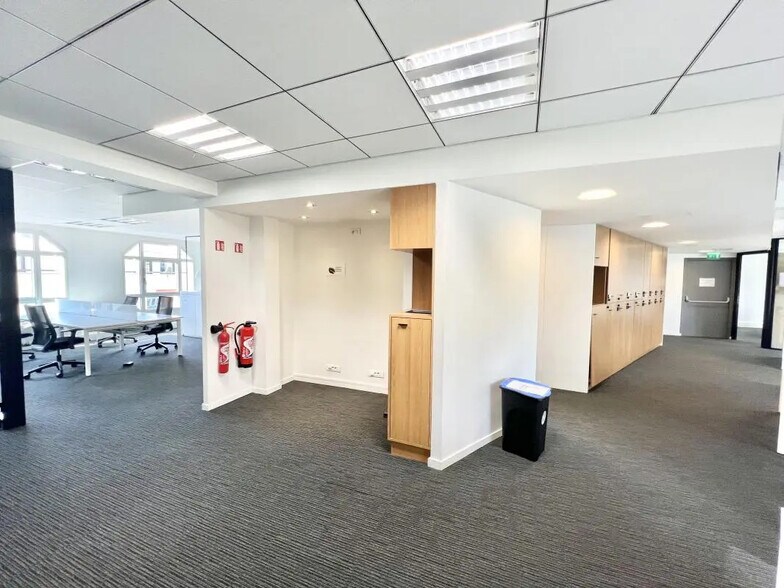 Bureau dans Puteaux à louer - Photo de l’immeuble – Image 3 sur 7