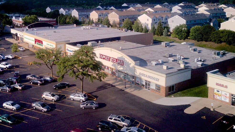 104-192 N Bolingbrook Dr, Bolingbrook, IL à louer - Photo de l’immeuble – Image 3 sur 4