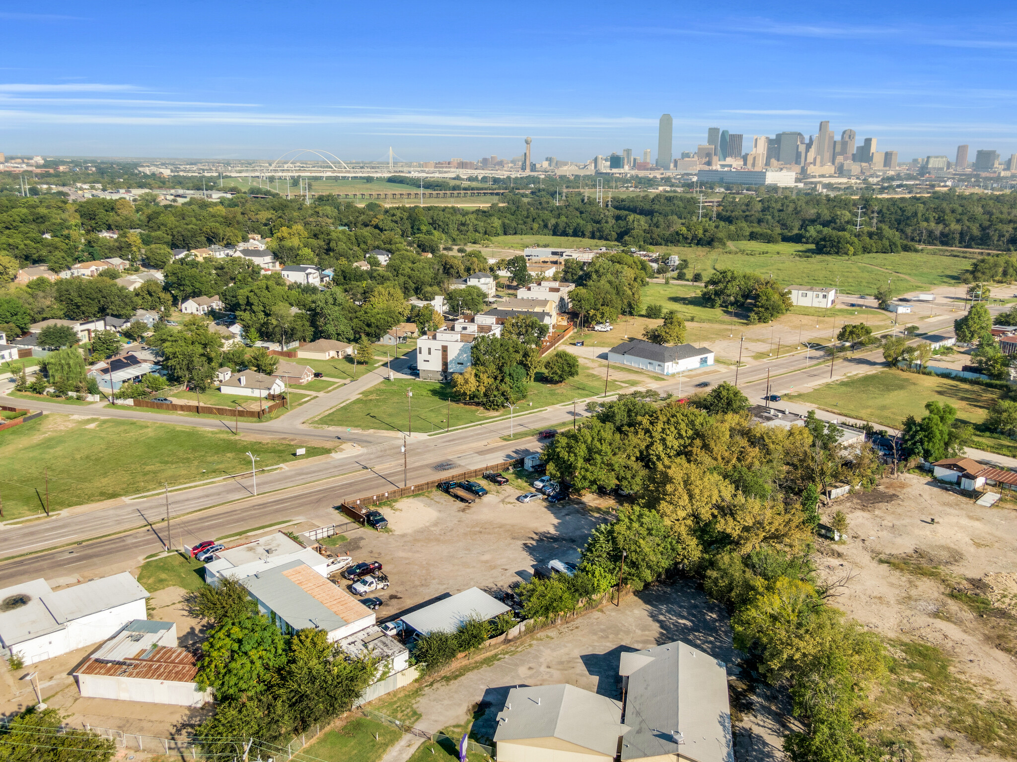 3030 Cedar Crest Blvd, Dallas, TX à vendre Photo de l’immeuble– Image 1 sur 8